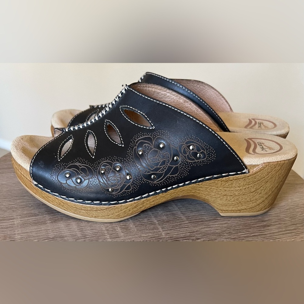 🌸 Dansko Black Leather Floral Studded Cut-Out Wedge Sandals Size 40 🌸